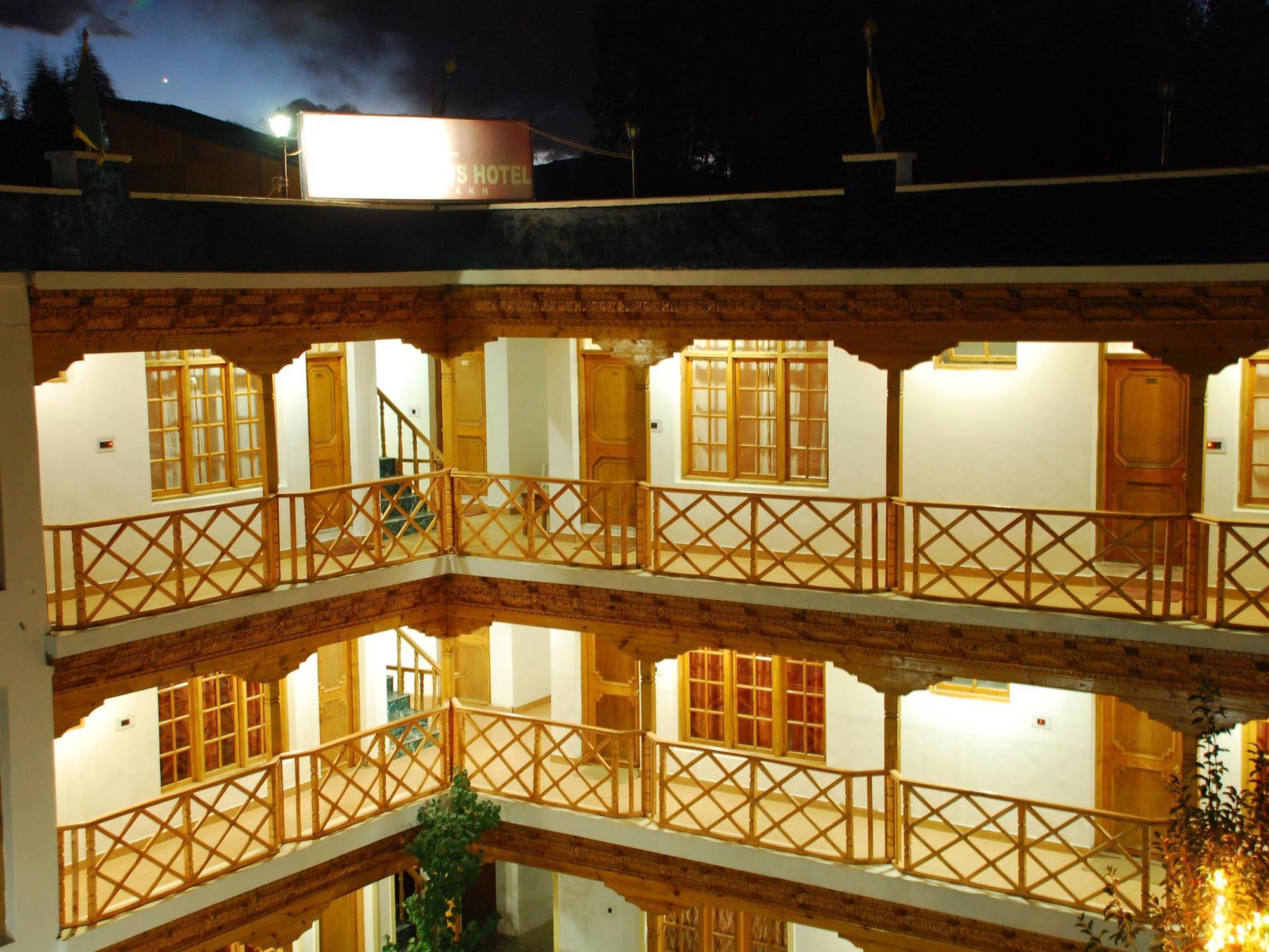 The Auspicious Hotel Leh Eksteriør bilde